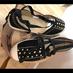 Espadrilles lace up black with gold studs